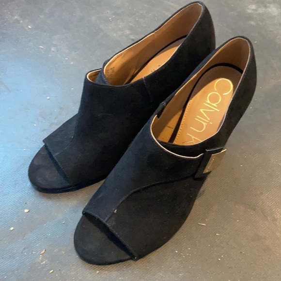 Suede Calvin Klein heels - Picture 1 of 4